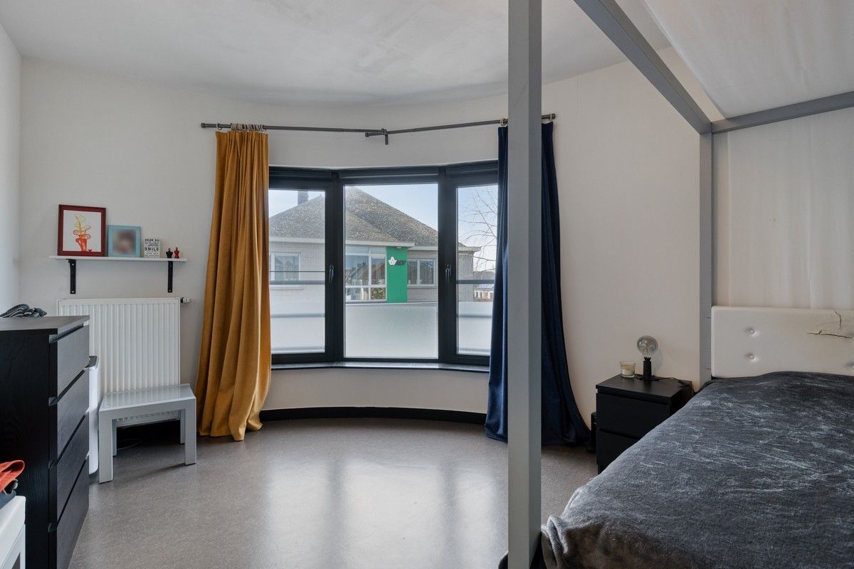 Sterk visueel gelegen kantoorgebouw met 3 standplaatsen en groot bovenliggend appartement met 6% bruto rendement. foto 21