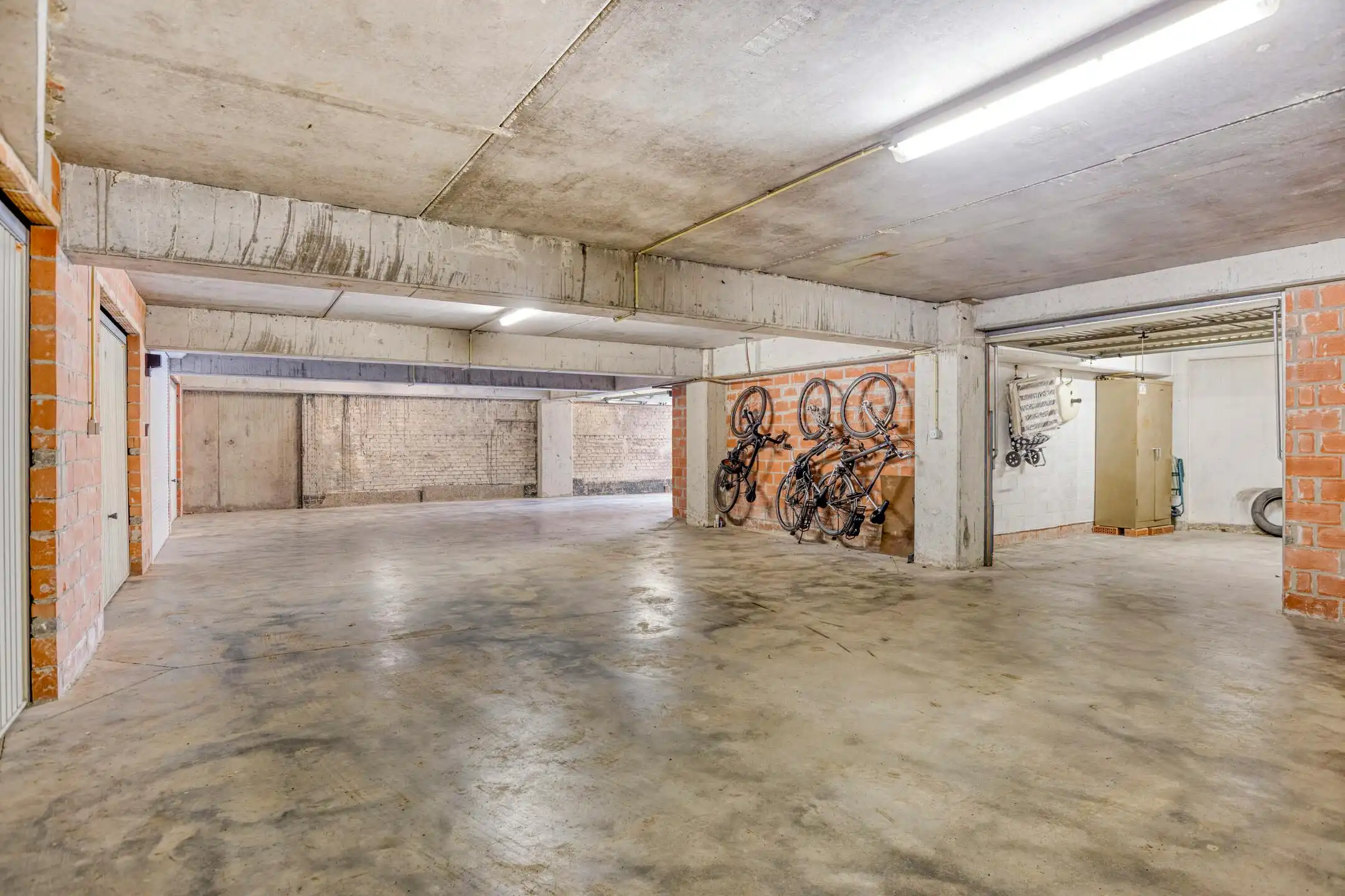Garagebox in de Joststraat vlakbij de zeedijk te Koksijde-Bad foto 3