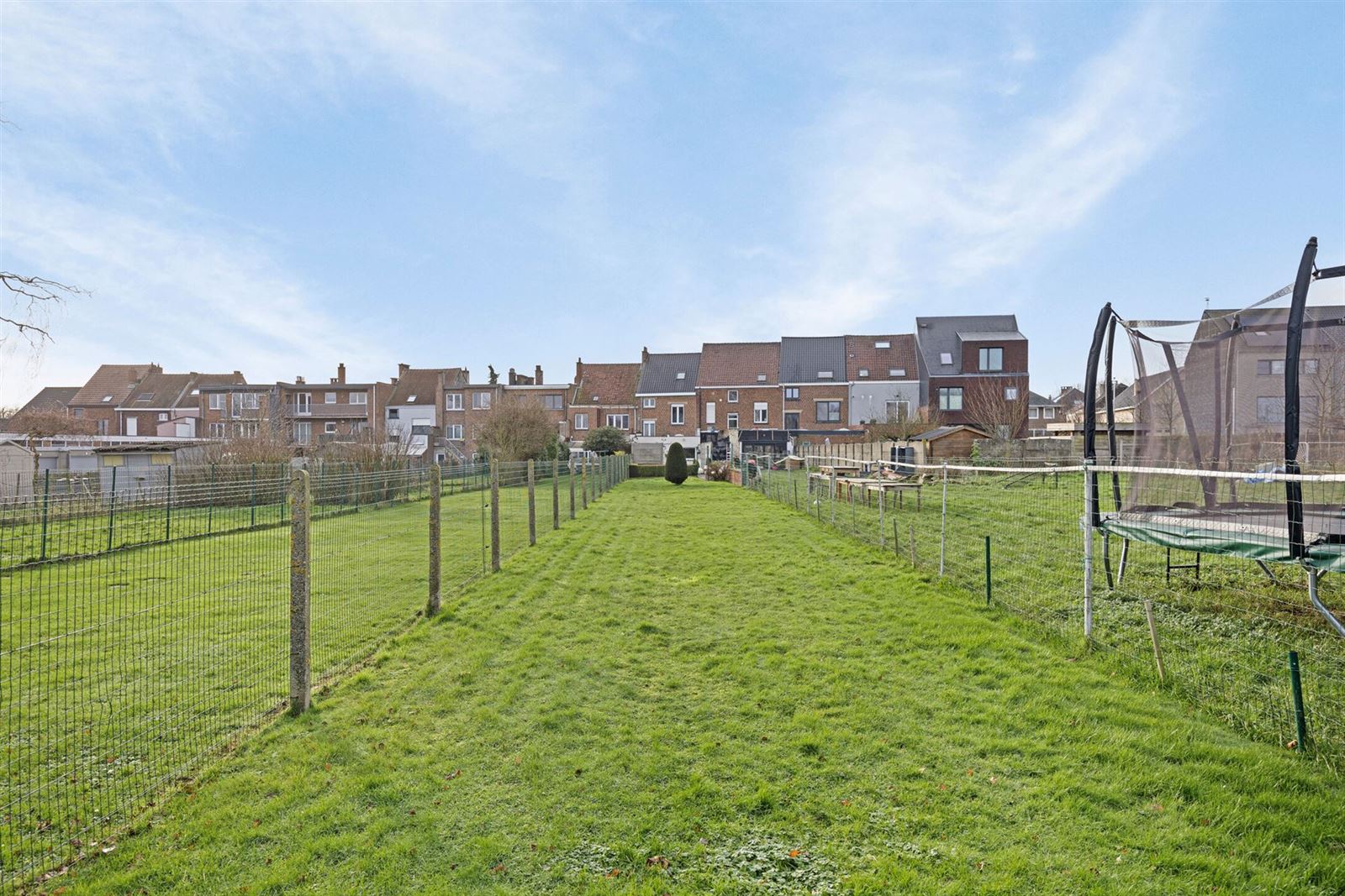 Zeer goed onderhouden woning met 3 slaapkamers en prachtige tuin foto 23