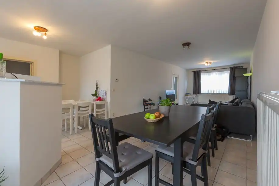ZEER RUIM APPARTEMENT MET GARAGE, CENTRUM DIEST! foto 9