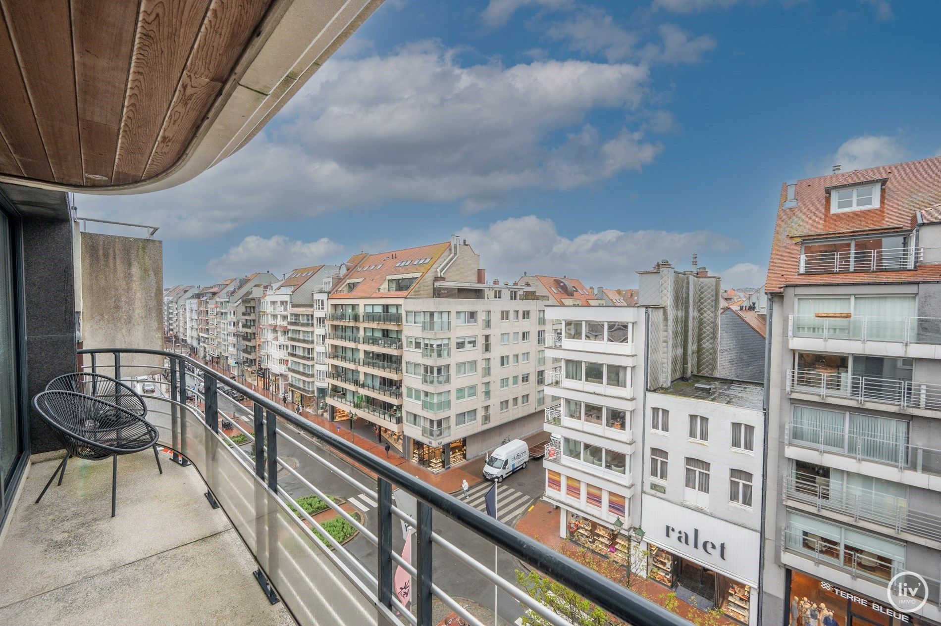 Ruim appartement (8m gevelbreedte) met drie slaapkamers gelegen aan de zonnekant van de Lippenslaan.  foto 15