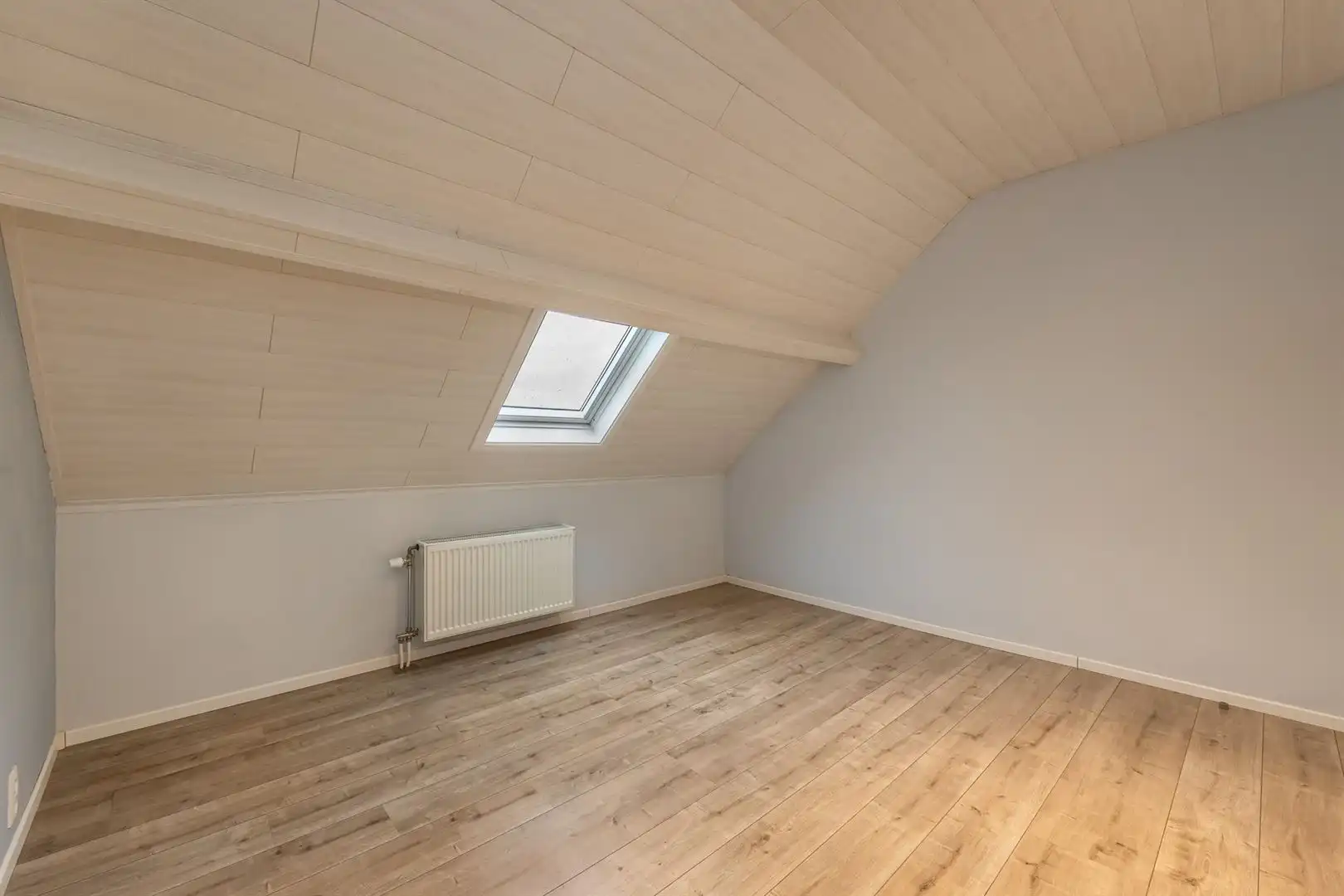 Centraal gelegen woonst met terras en garage. foto 15