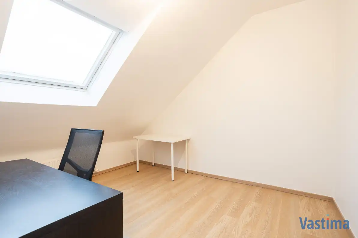 Woning in de stadsrand met 2 slaapkamers, dressing en tuin foto 16