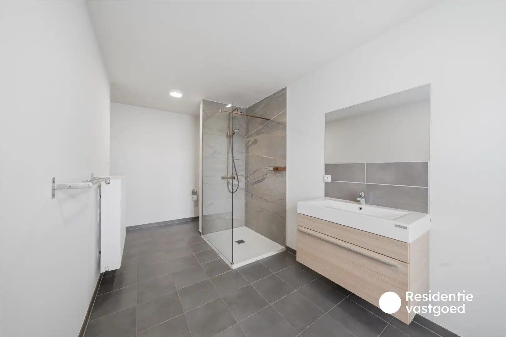 Recente en instapklare woning met 3 slaapkamers, garage en tuin te Zandvoorde! foto 21