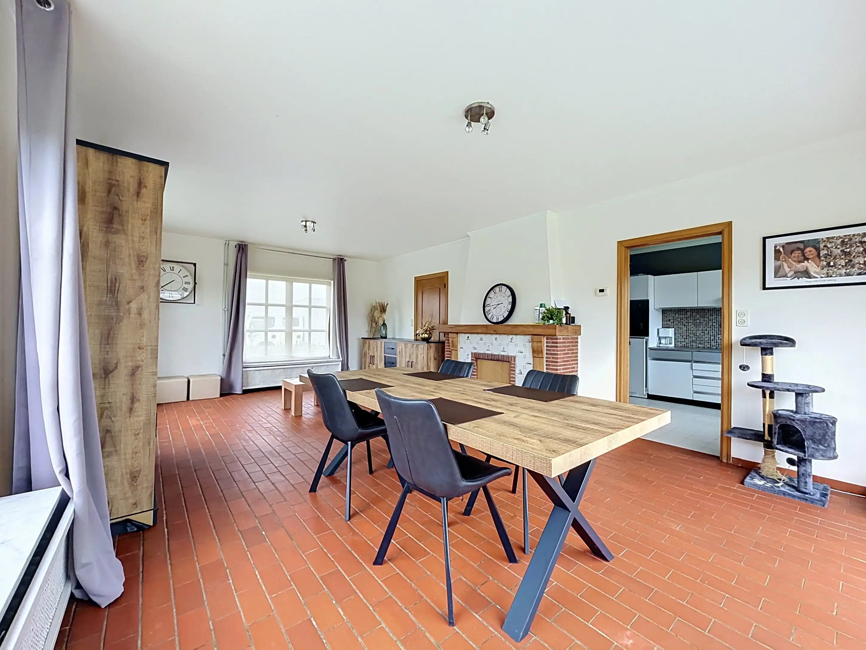 Landelijk gelegen gelijkvloerse villa te huur in Zonnebeke met 2 slaapkamers, garage, grote tuin en prachtig uitzicht! foto 4