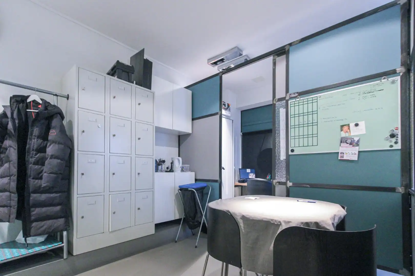 Handelsgelijkvloers Smedenstraat 13 Brugge te huur en te koop foto 11