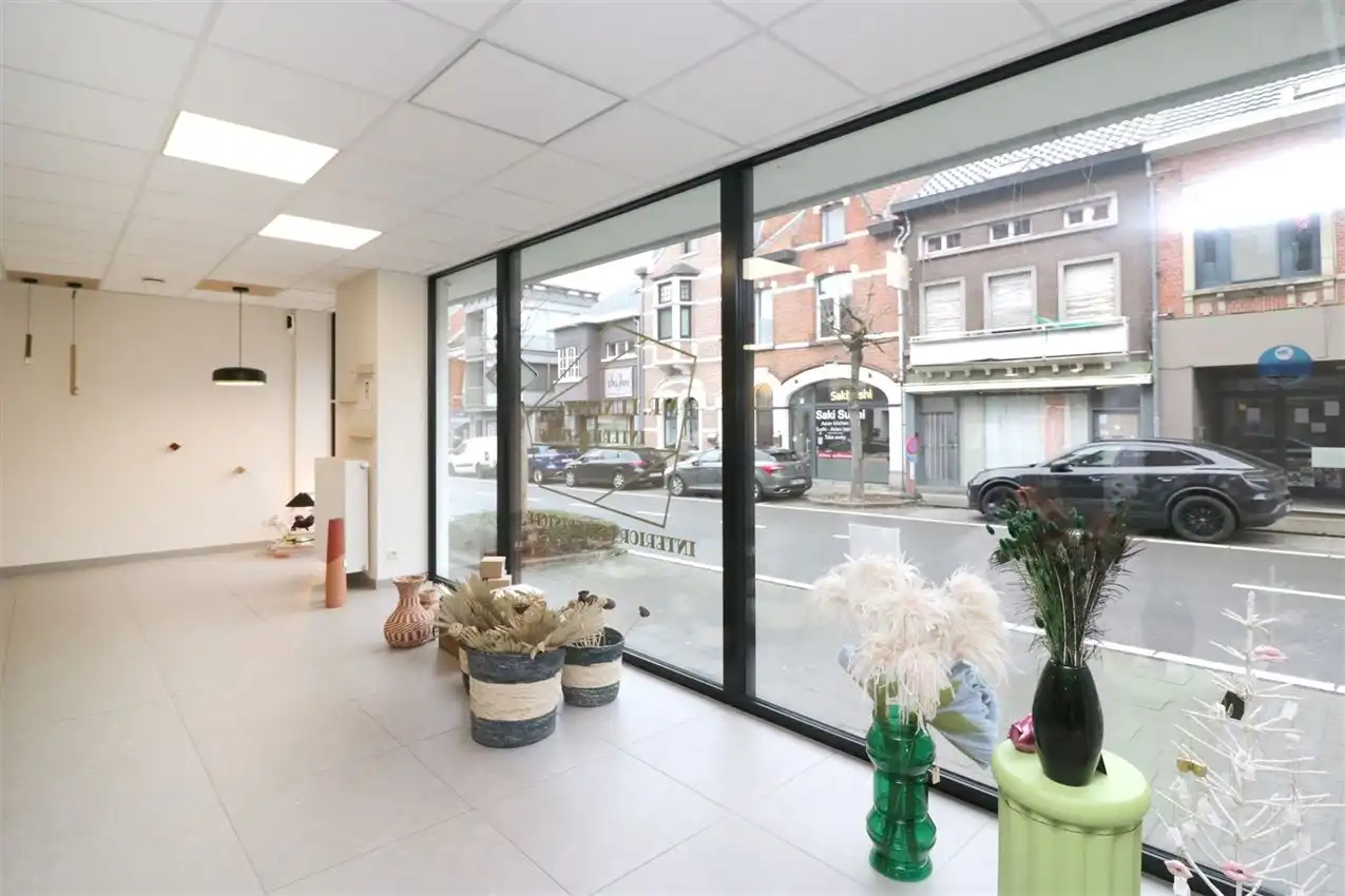 handelszaak met grote zichtbaarheid te midden van centrum foto 8