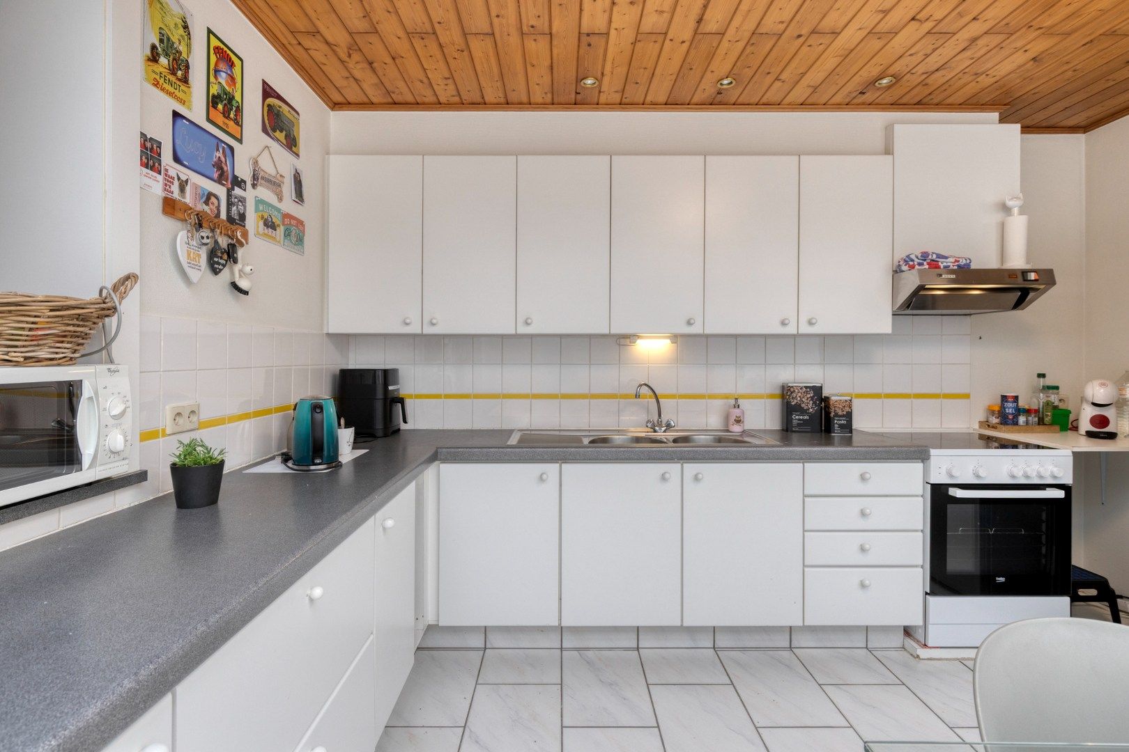 Verzorgde woning met diepe tuin, carport én uitweg! foto 8