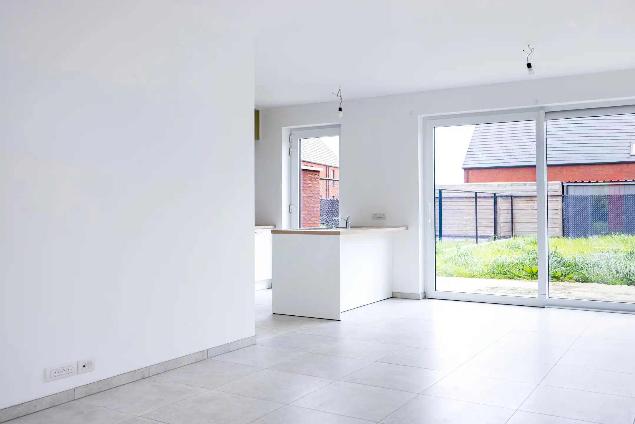 Halfopen woning met ruime tuin op rustige locatie foto 8