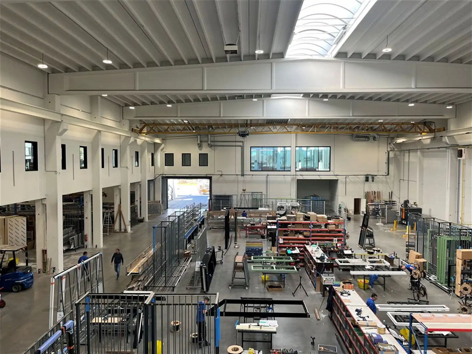 Modern bedrijfspand met kantoren te Harelbeke foto 6