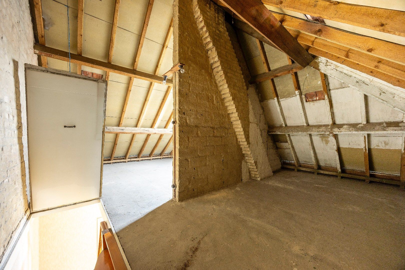 Kloeke halfopen woning op rustige locatie.  foto 15