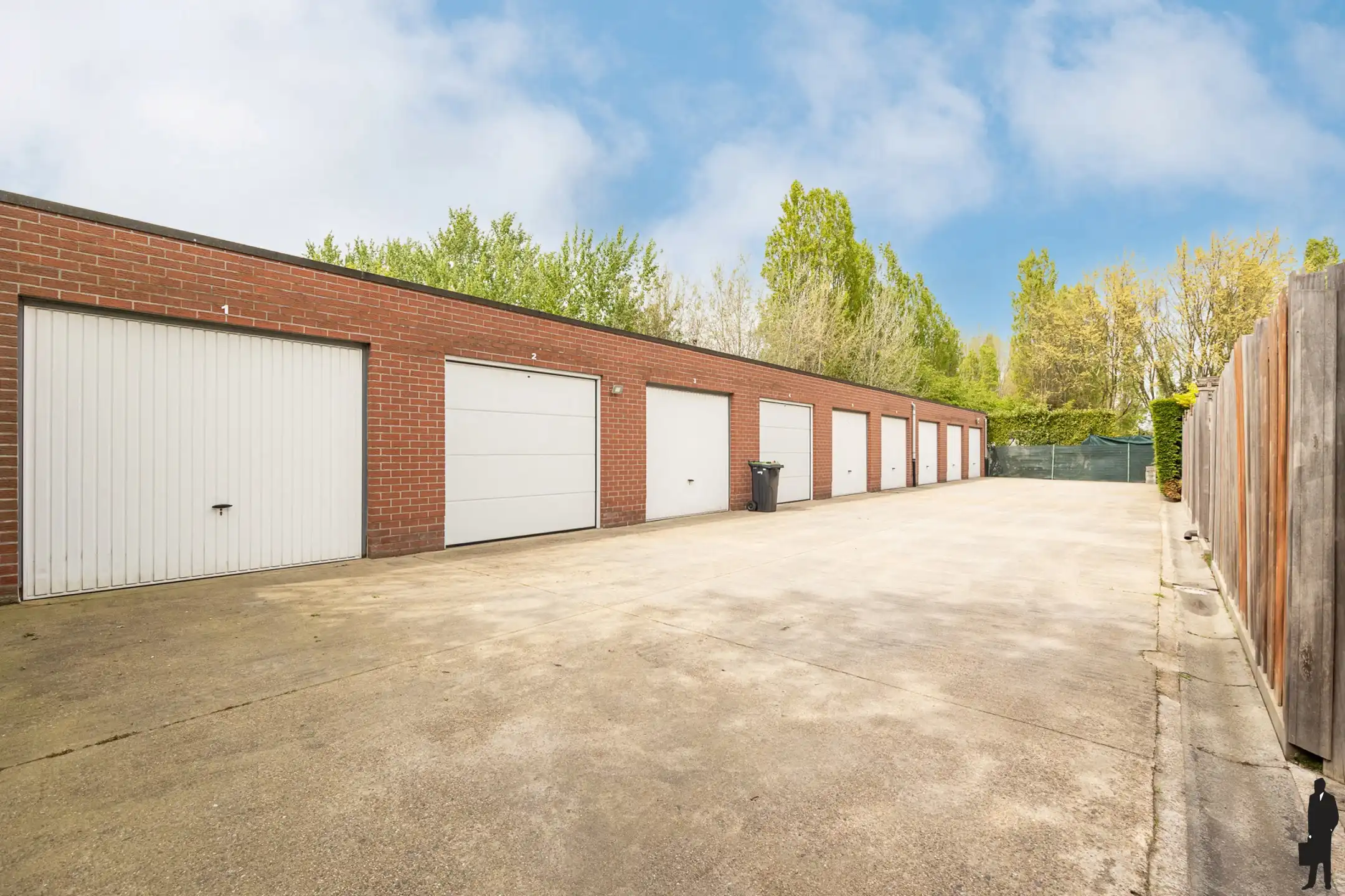 Ruim appartement met terras & garage te Burcht  foto 10