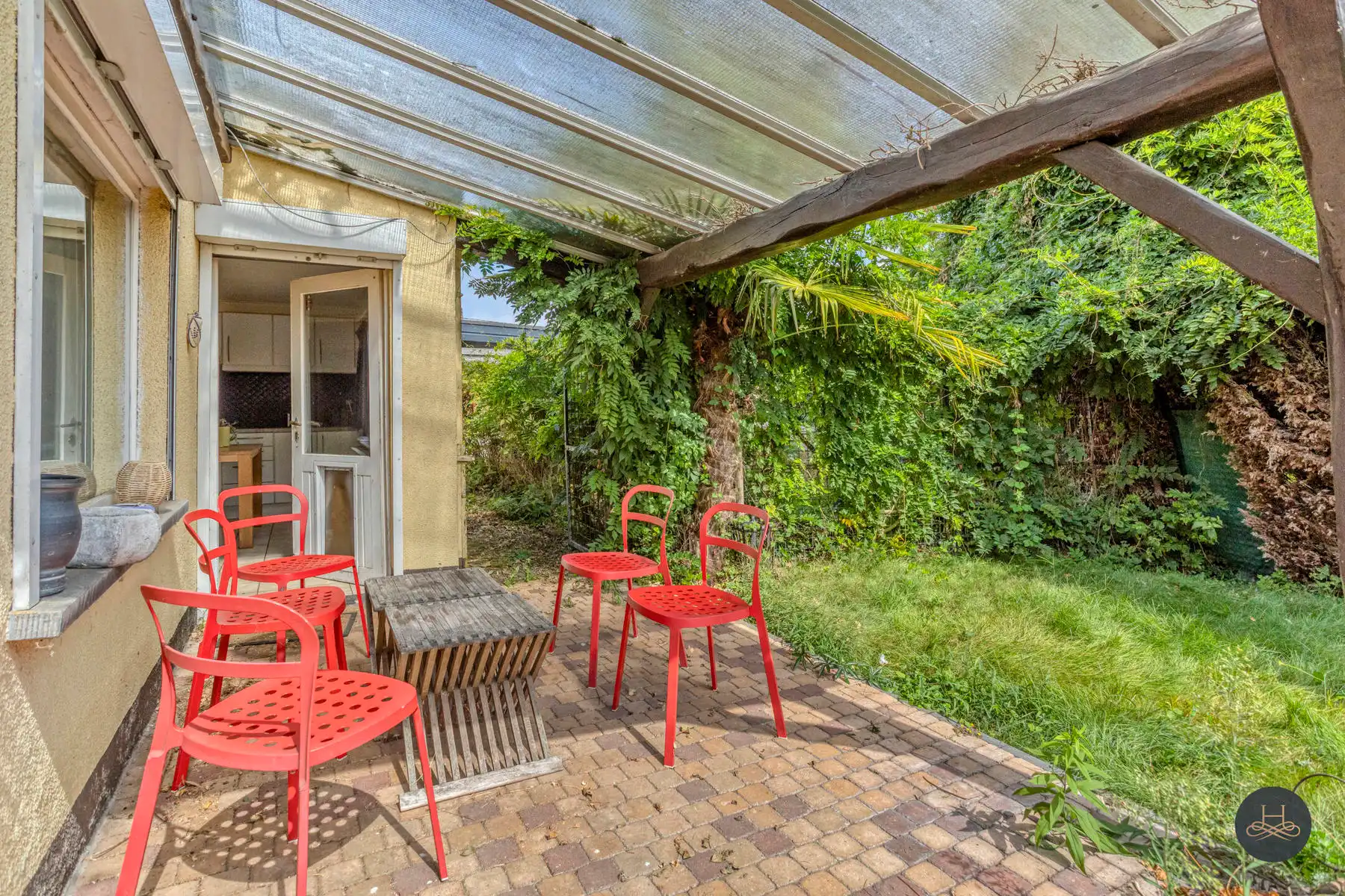 Landelijke laagbouw woning met mooie tuin foto 27