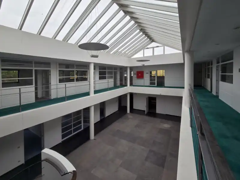 Kantoorgebouw te huur foto 2