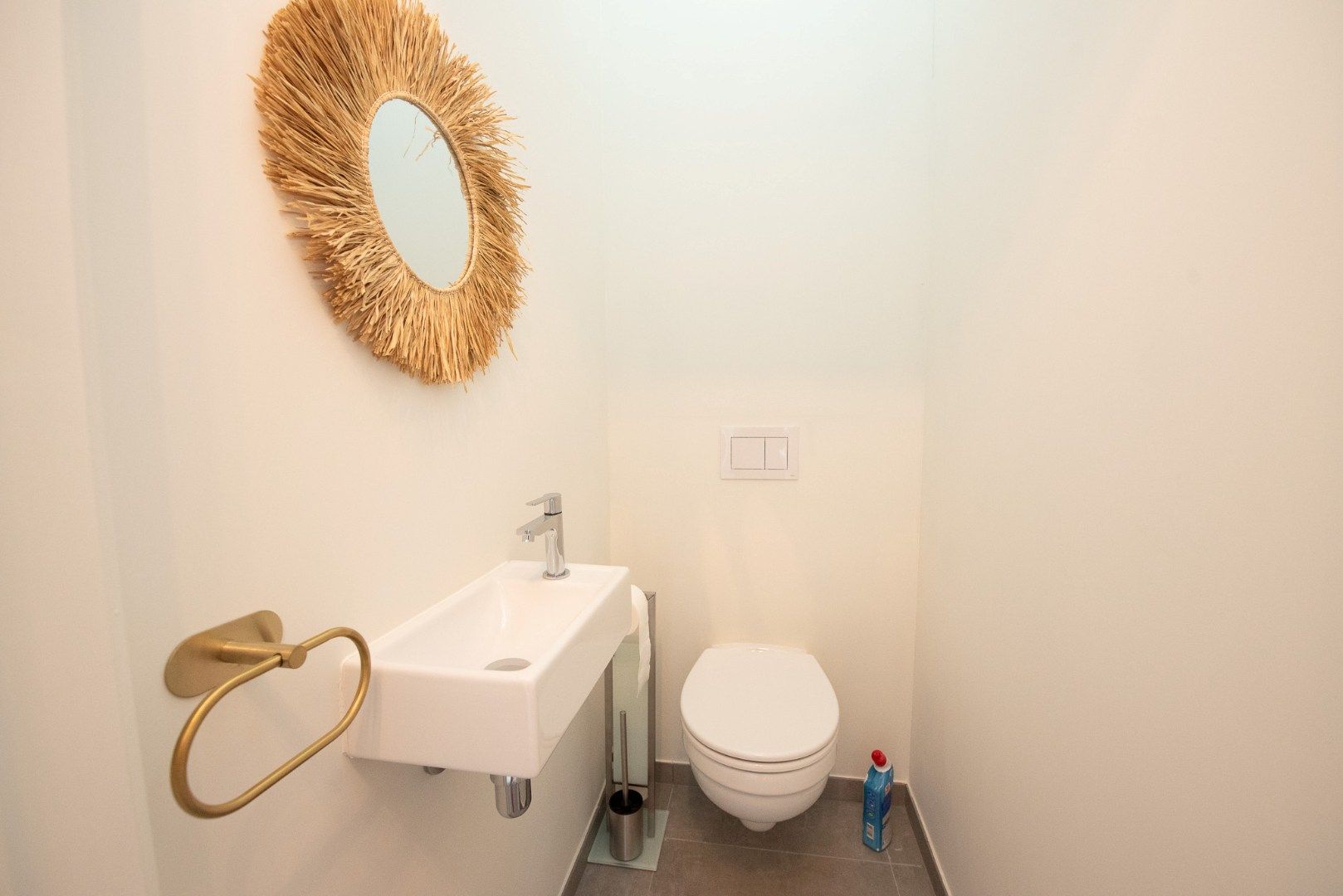 Ruim gelijkvloers nieuwbouwappartement met garage TE HUUR in Waregem! foto 13