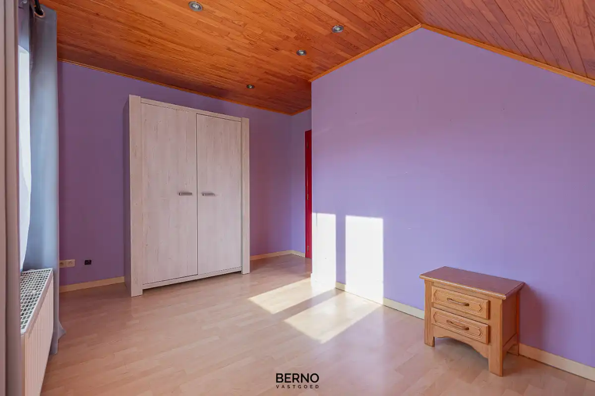 Ruime halfopen bebouwing met bijgebouw foto 19