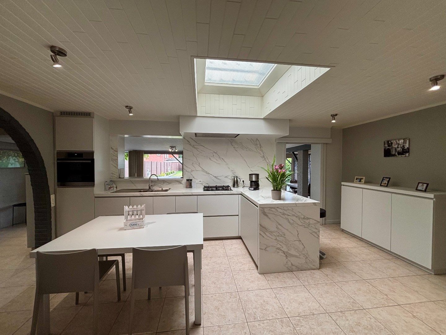 Ruime verzorgde half open woning met tuin en garage. foto 6
