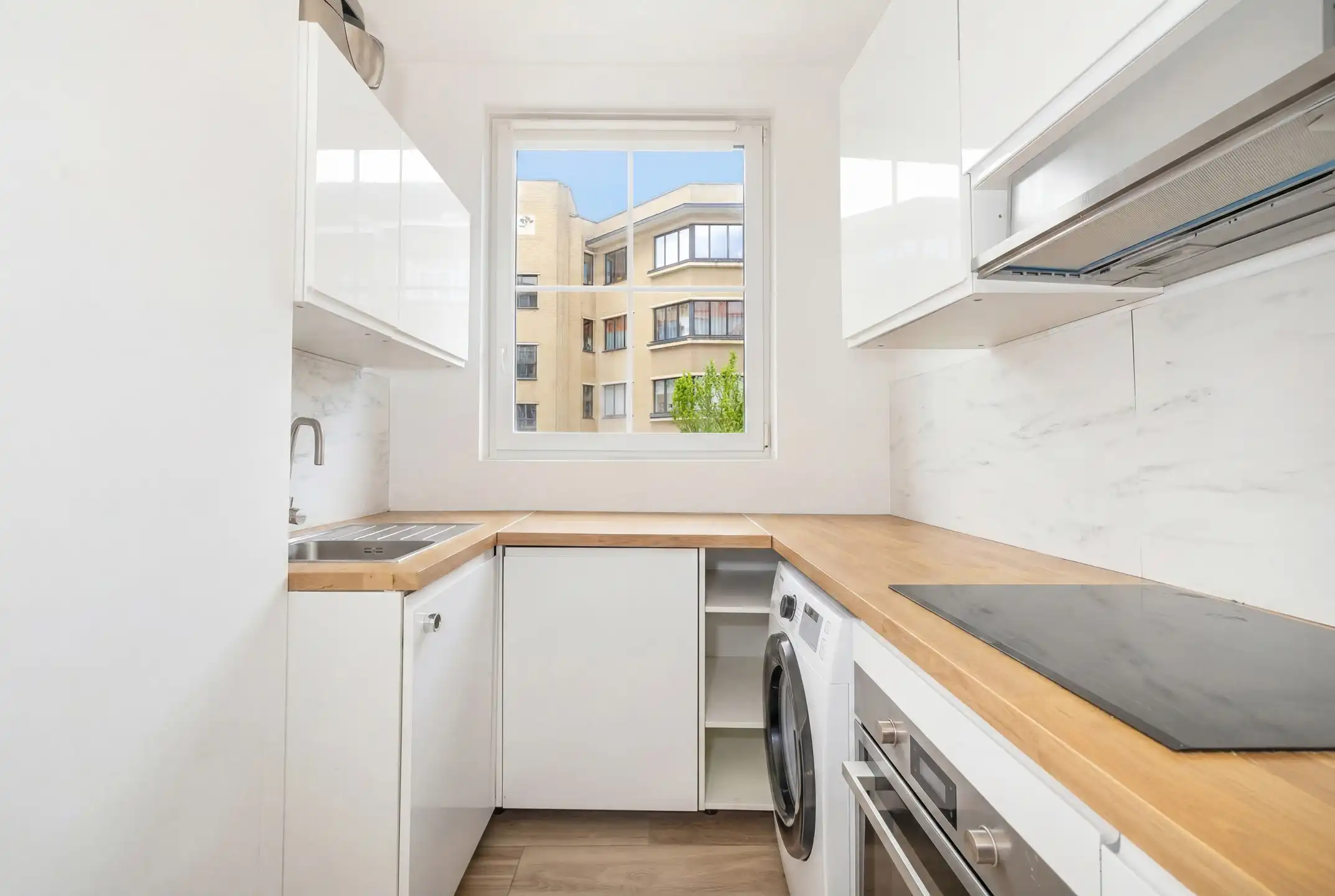APPARTEMENT MET 2 SLAAPKAMERS TUSSEN MOLIERE EN VDK foto 3
