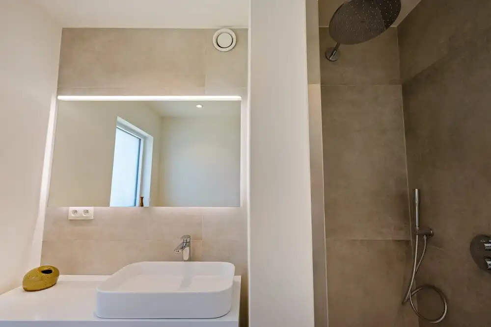 Prachtig vernieuwde bungalow te Schriek foto 9