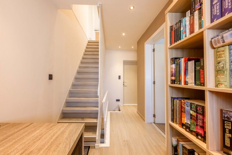 PERFECTE STARTERSWONING! Tot in de puntjes gerenoveerde woning nabij hartje Beveren-Leie! foto 16