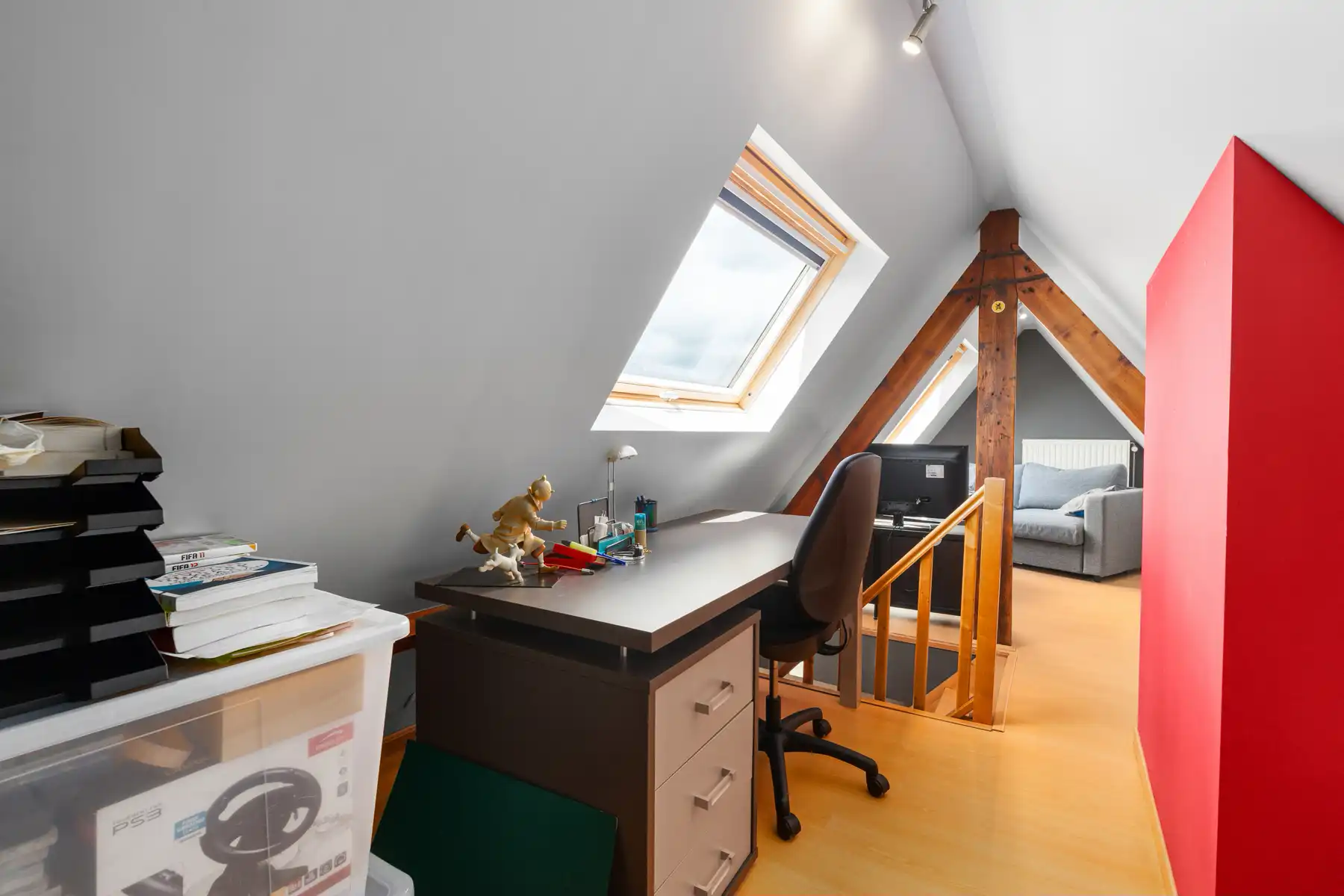 Gezinswoning met 2 slaapkamers, zolder, grote tuin en garage foto 27