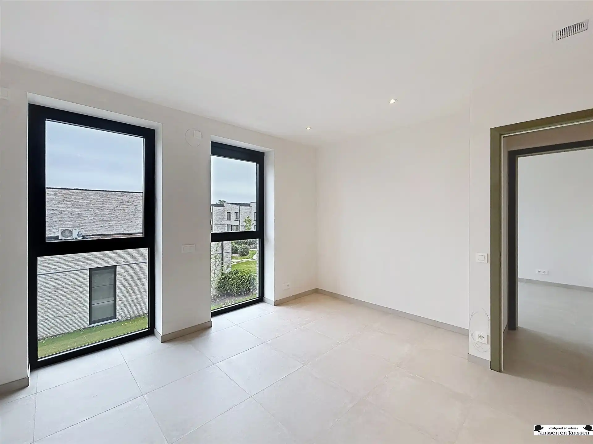 Modern twee slaapkamer appartement in centrum Gooreind foto 12