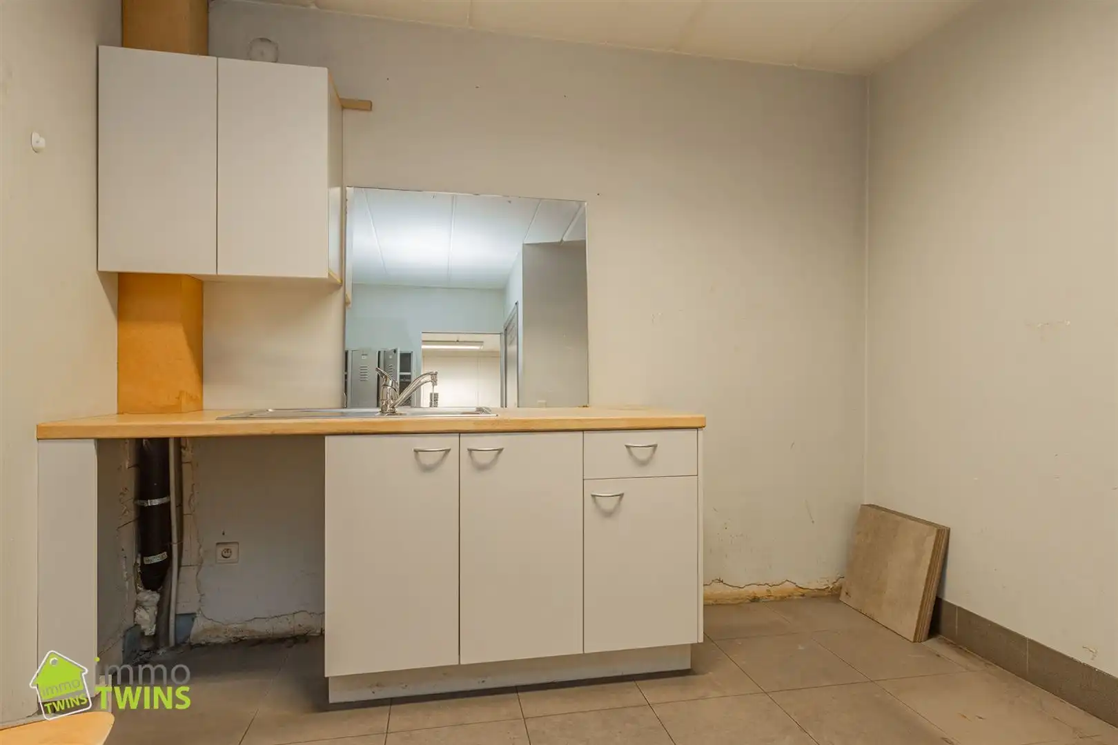 Uitzonderlijk ruim industrieel magazijn van ca. 6.900 m² te huur in Schoonaarde foto 8