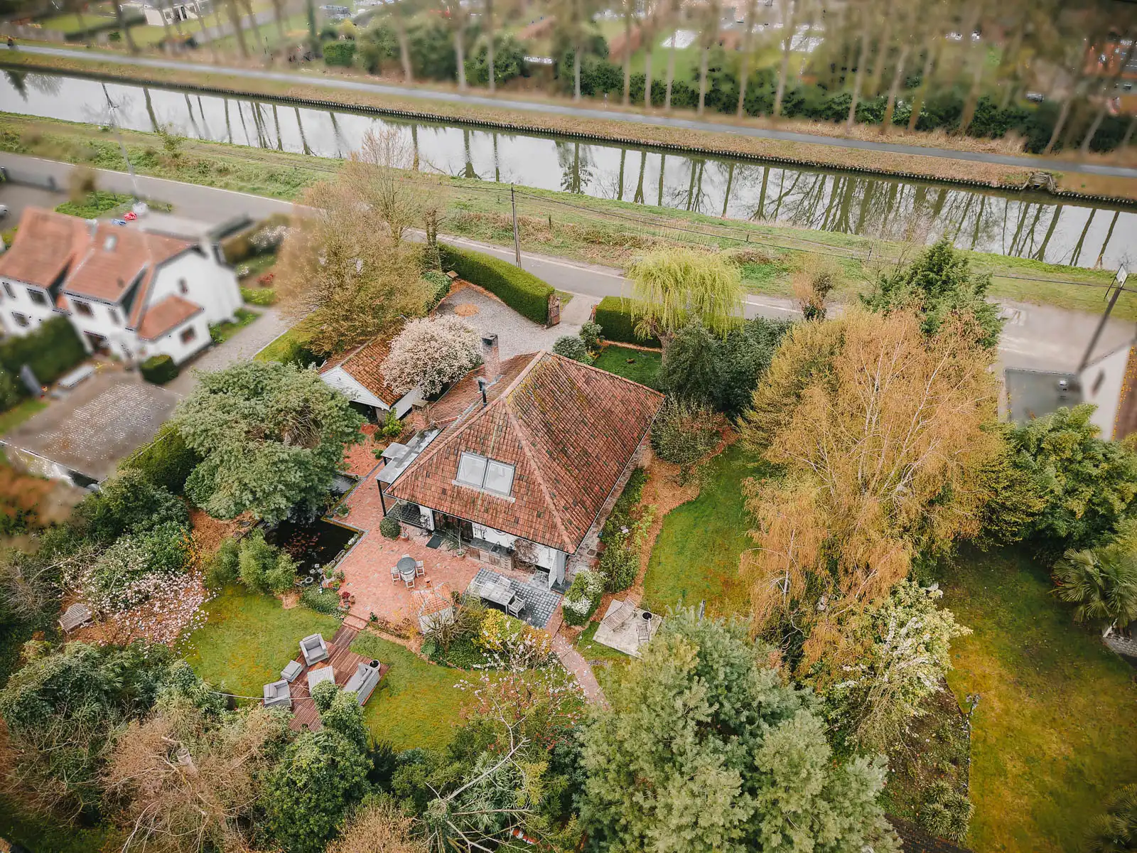 Unieke open bebouwing op een royaal perceel in het groen foto 4