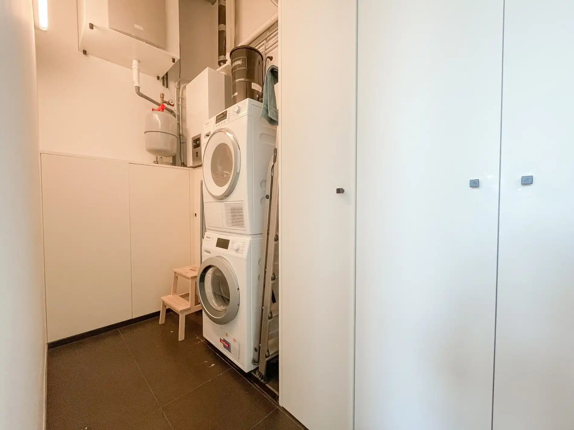 Uitzonderlijk, luxueus afgewerkt hoekappartement met frontaal zeezicht. foto 12