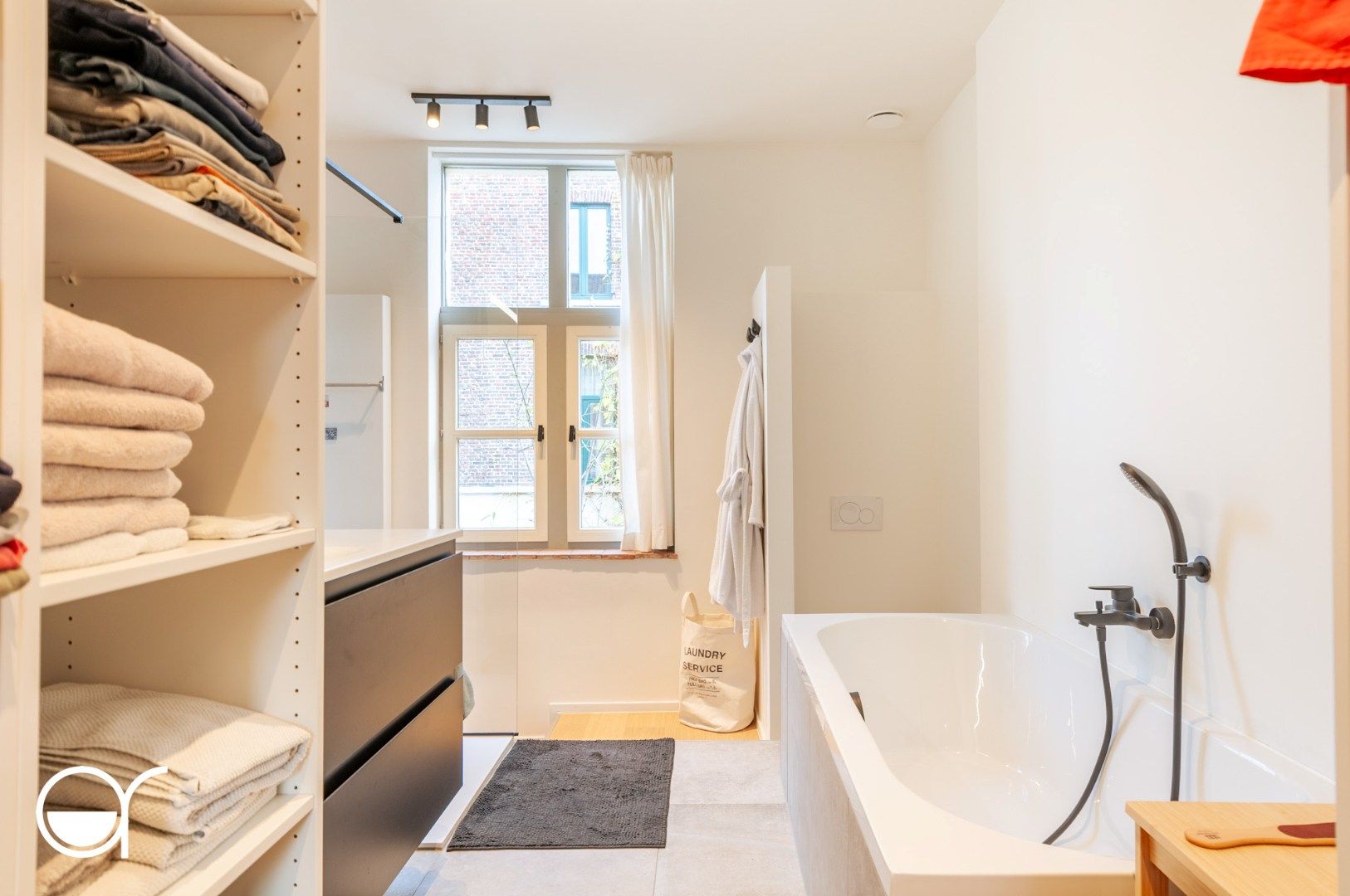 Gerenoveerde historische trapgevelwoning op unieke locatie foto 17