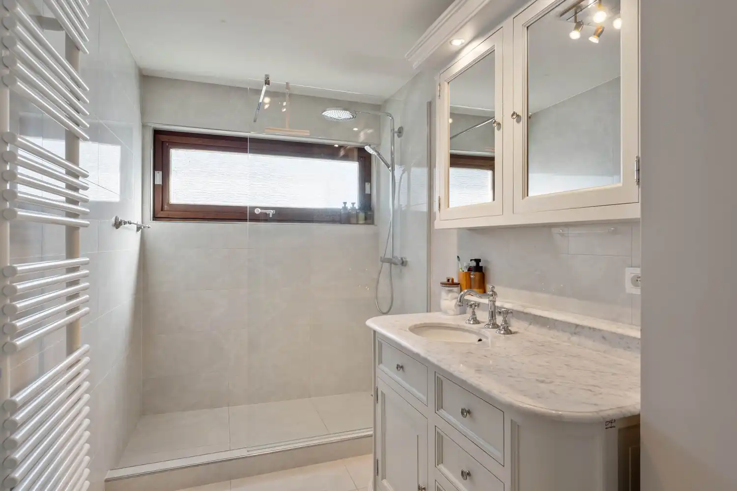 Mooi gerenoveerde woning met ruime kelder op een perceel van maar liefst 14a99ca, gunstig gelegen te Wezemaal. foto 18