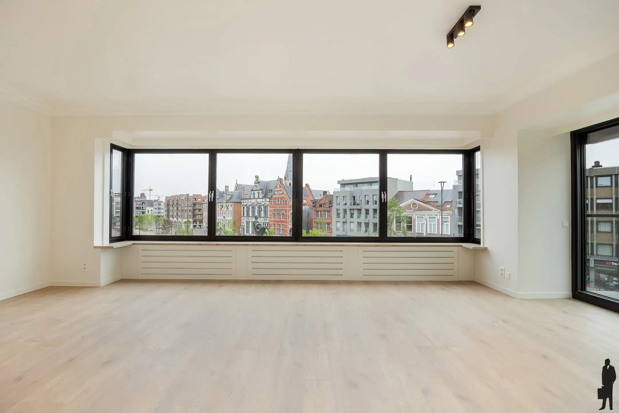 Stijlvol appartement met panoramisch zicht op de Grote Markt foto 3