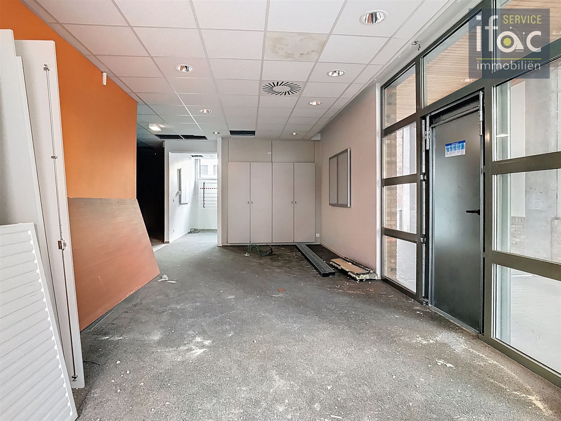 Commercieel gelijkvloers met parking foto 5