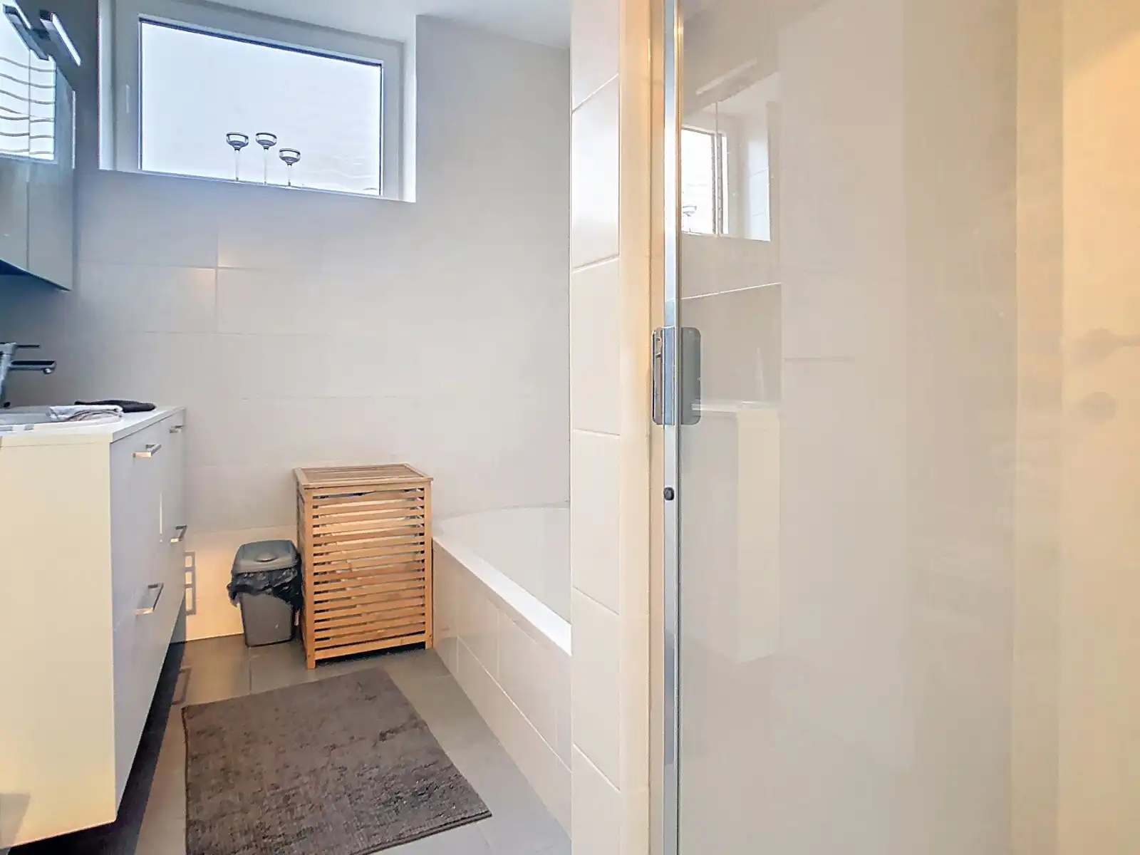 Gelijkvloers appartement met 2 slkrs, terras en staanplaats foto 10