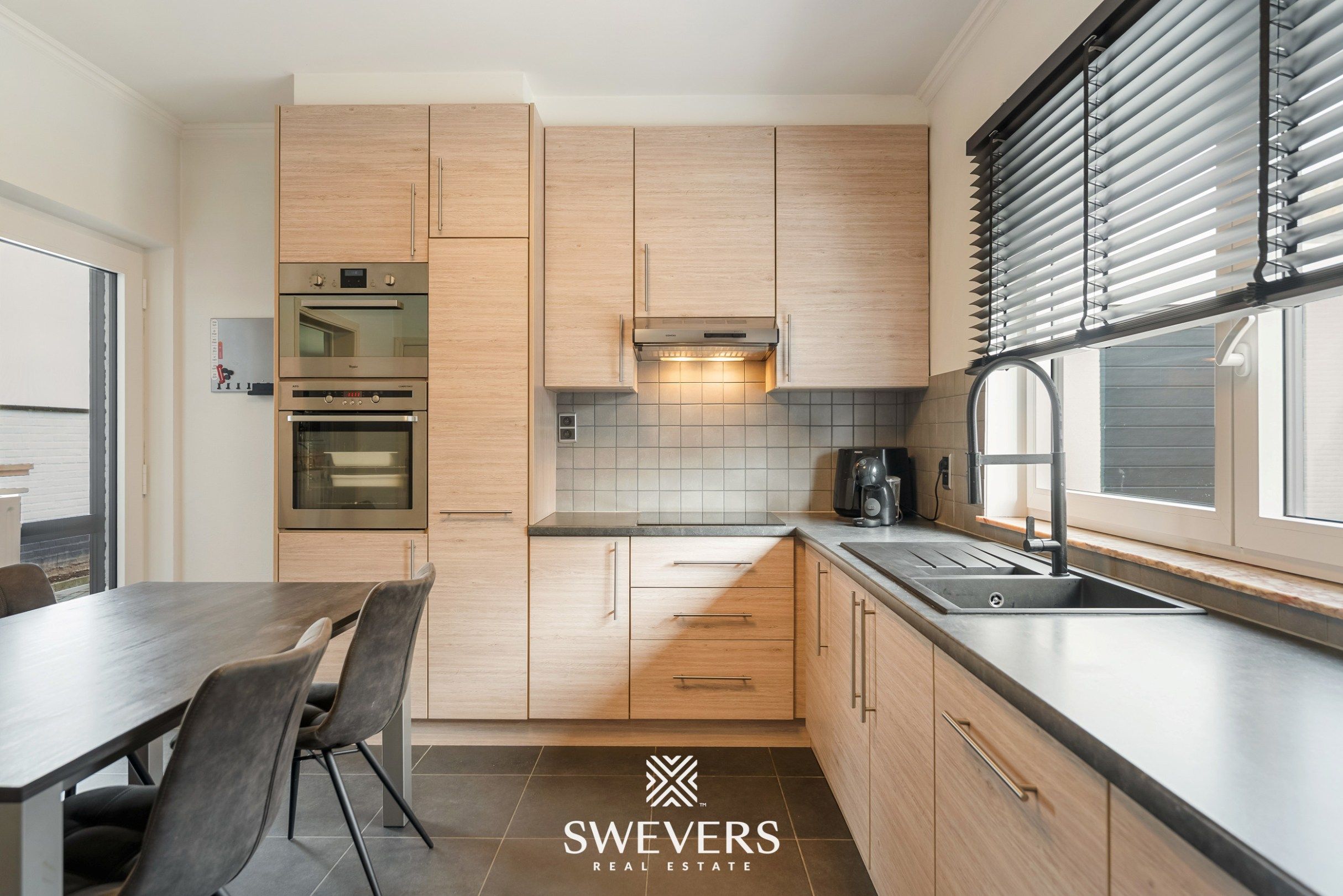 Volledig vernieuwd pareltje met terras, balkon & loods in Riemst foto 9