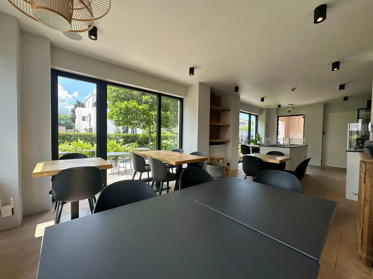 Volledig gerenoveerd en instapklaar horecapand op toplocatie in Oelegem foto 7
