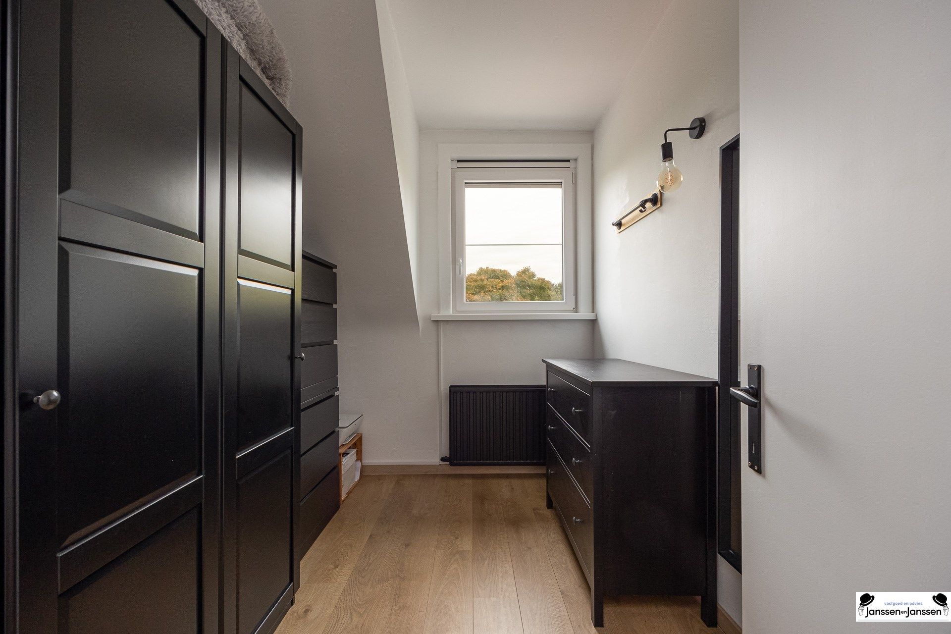 Prachtig gerenoveerde woning met 3 slaapkamers en uitzicht op groen foto 11