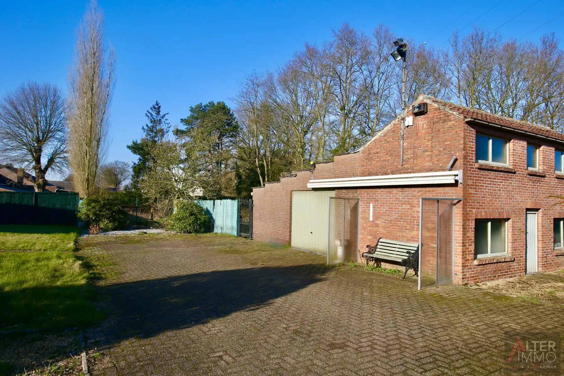 Opportuniteit! Gelijkvloerse woning met 3 slaapkamers op een groot en breed perceel (30 m) van 25a 65ca - EPC makkelijk te verbeteren! foto 24