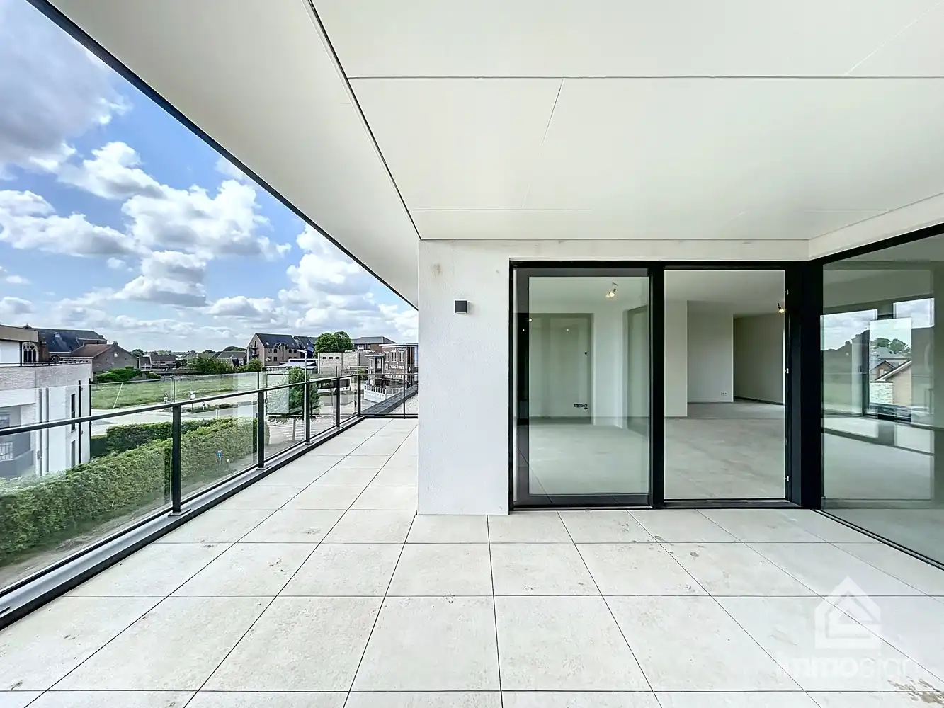 Instapklaar nieuwbouw appartement met 2 slaapkamers, terras, autostaanplaats, carport en berging te Kinrooi foto 13
