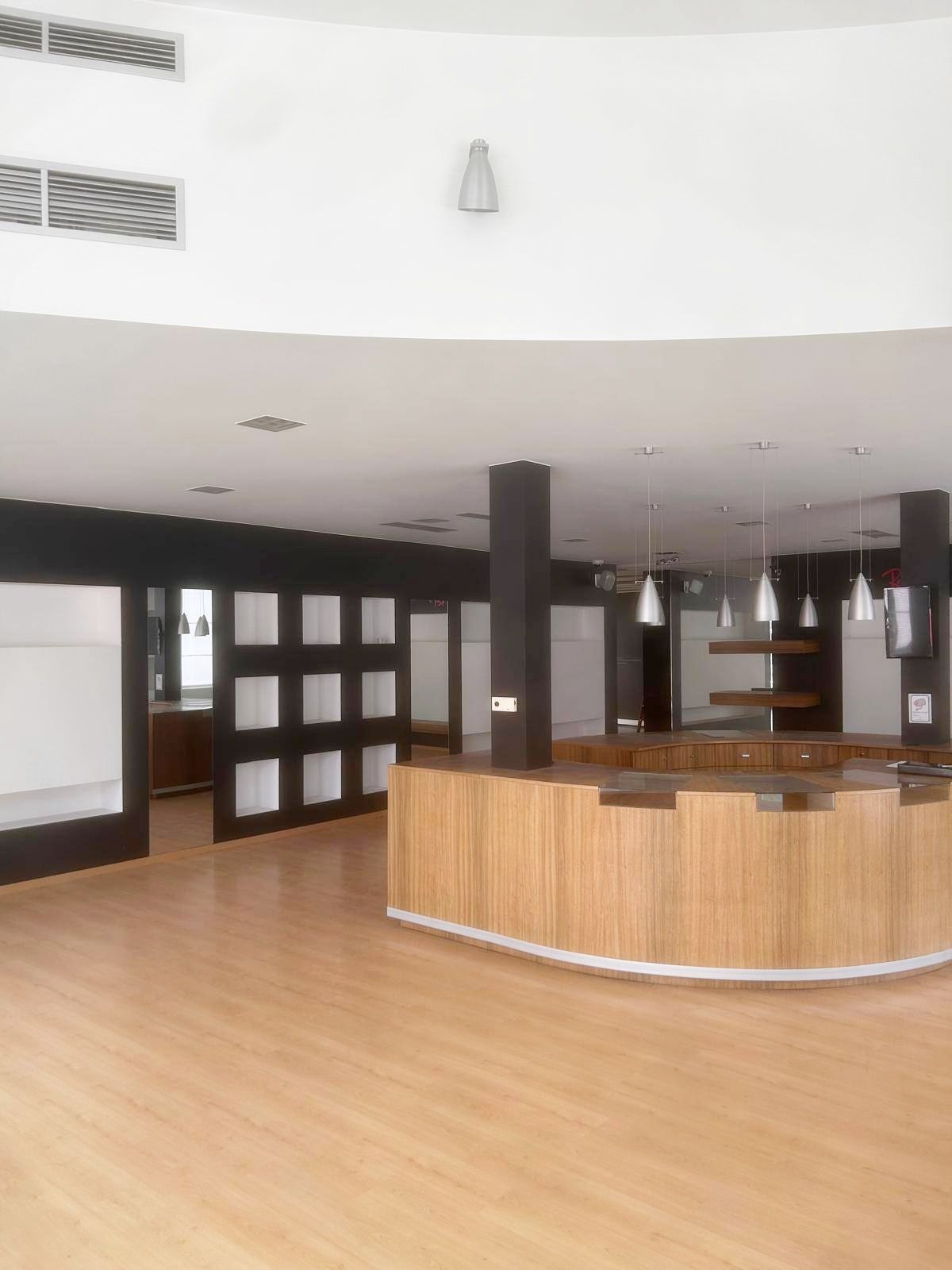PRACHTIG HOEKPAND COMMERCIËLE TOPLOCATIE foto 8