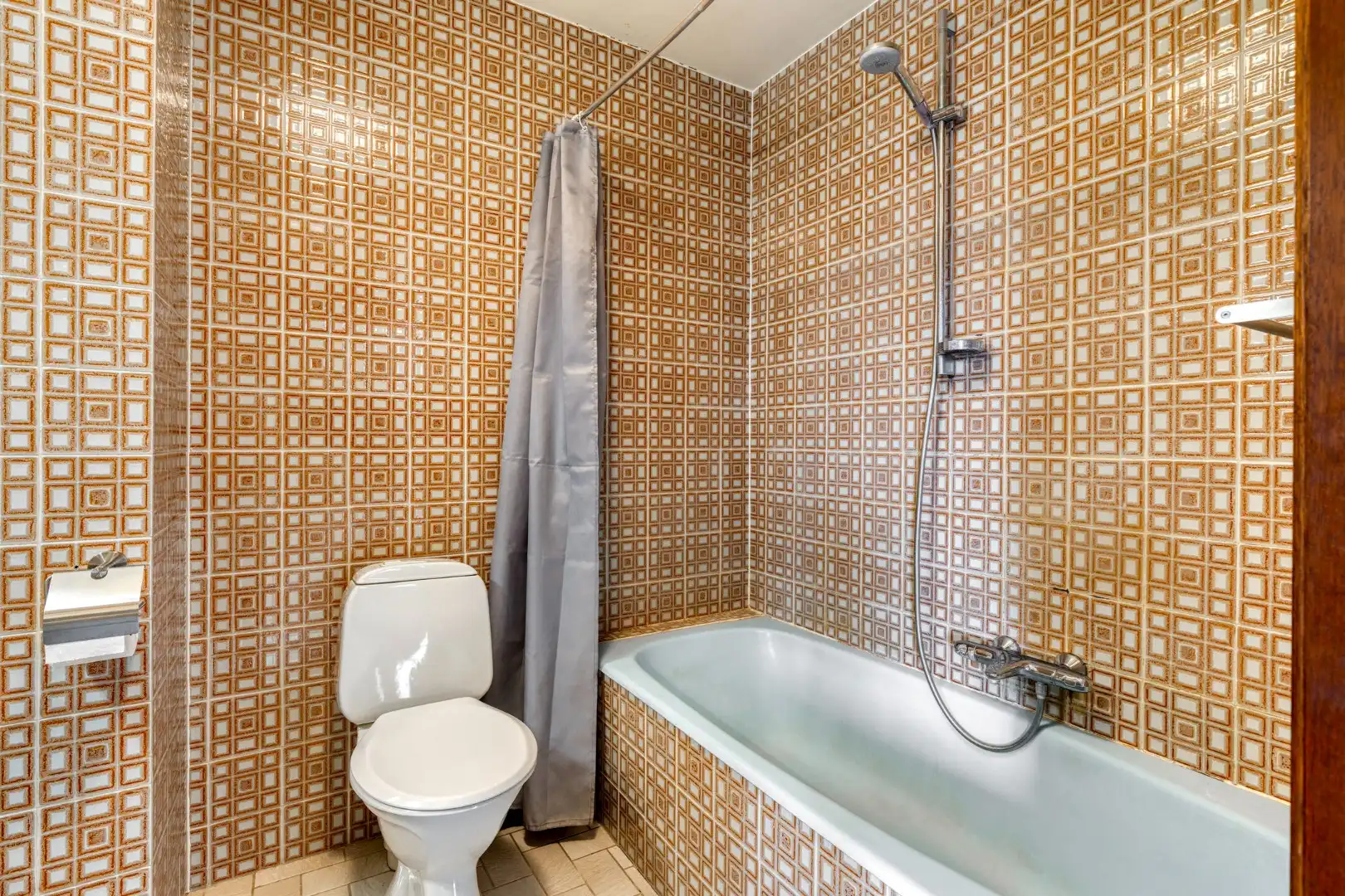 Kloeke woning met tuin en grote garage! foto 10