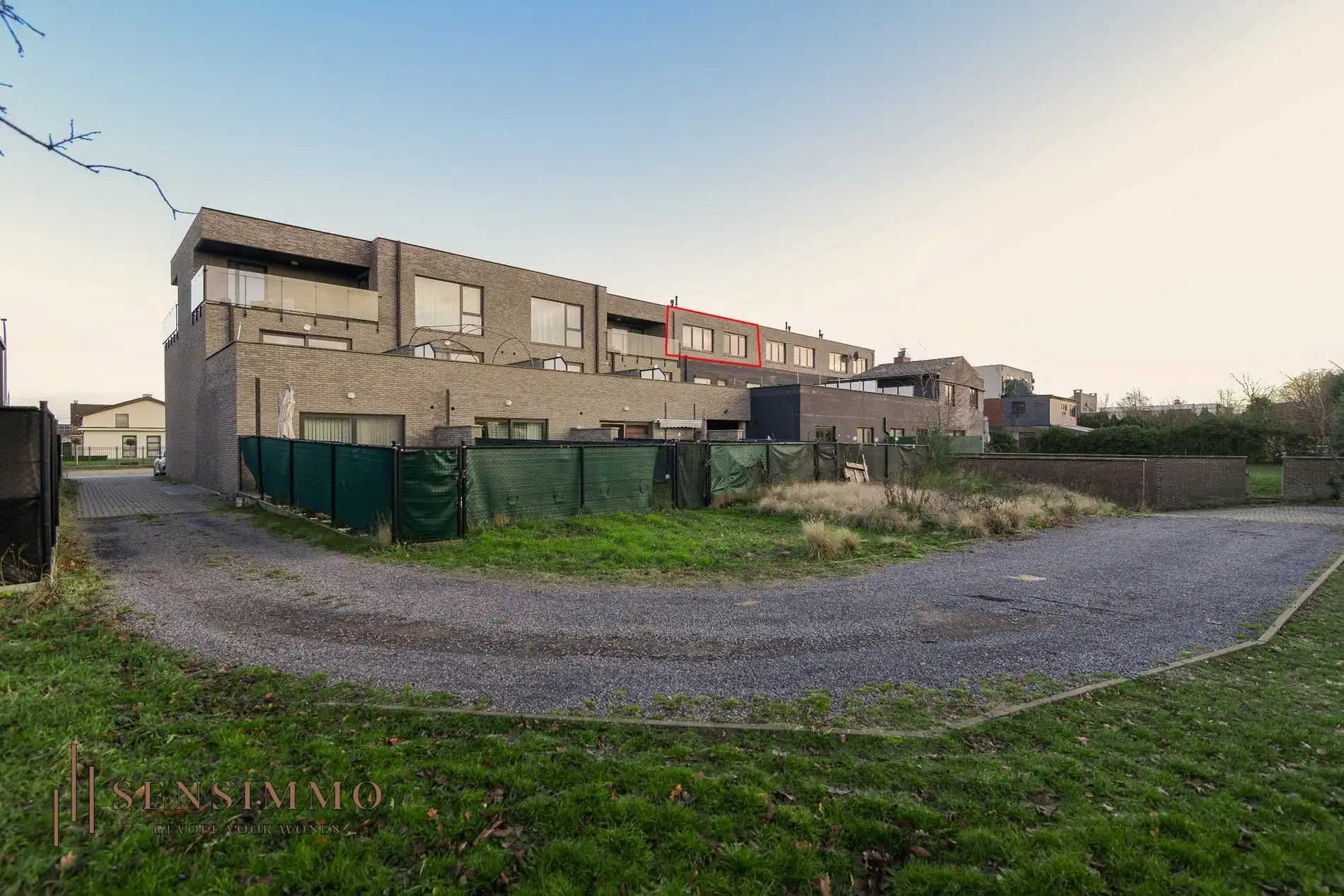Eenslaapkamerappartement met parking en kelderberging foto 2