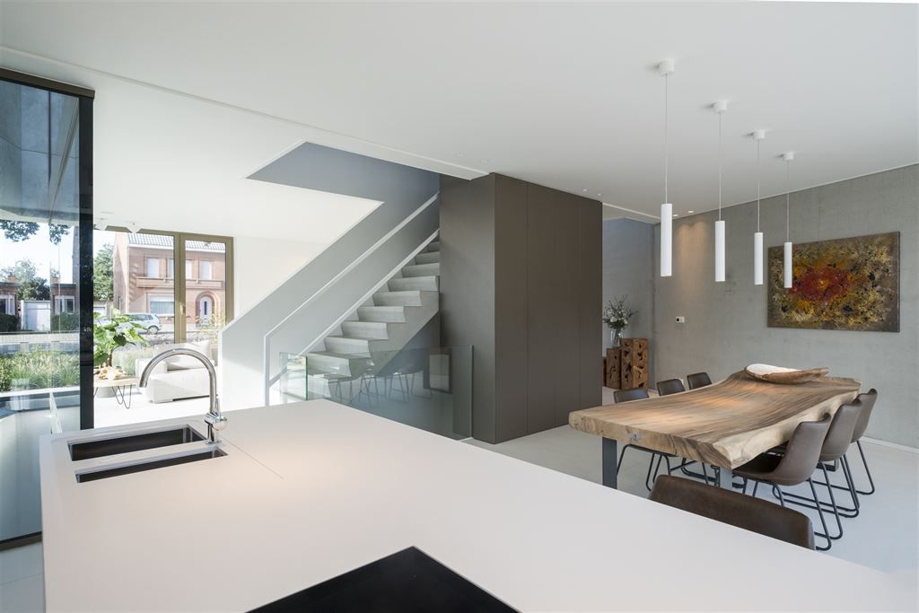 Strakke en moderne villa met high-end afwerking foto 4