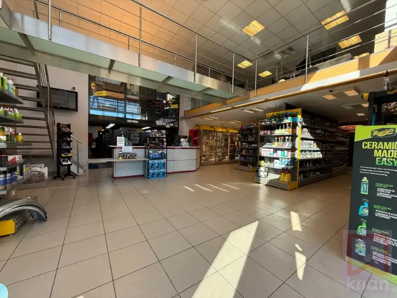 Instapklaar bedrijfsgebouw van 758 m² foto 4