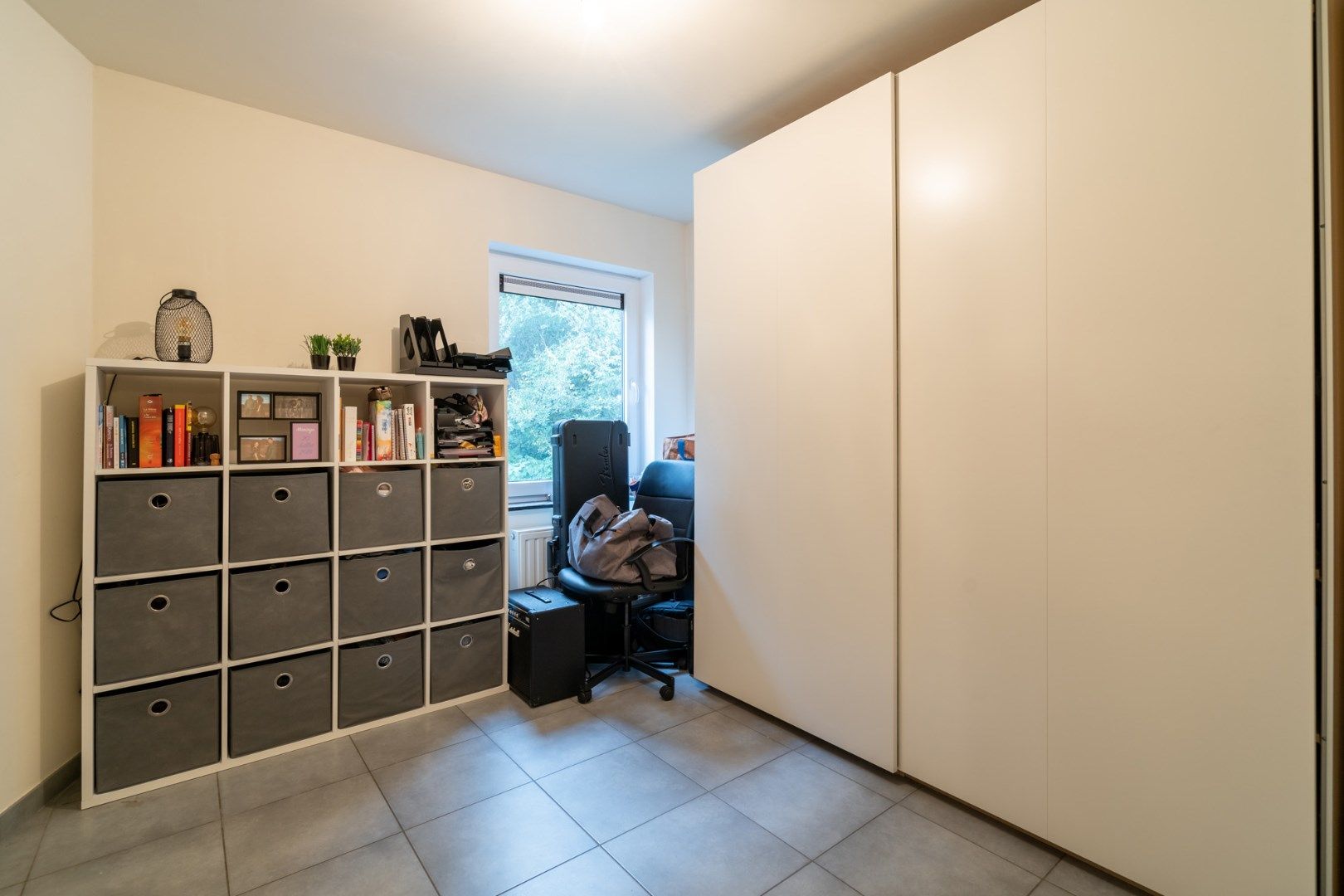 Degelijk appartement met 2 slaapkamers, standplaats en kelderberging op wandelafstand van de markt van Bilzen  foto 20