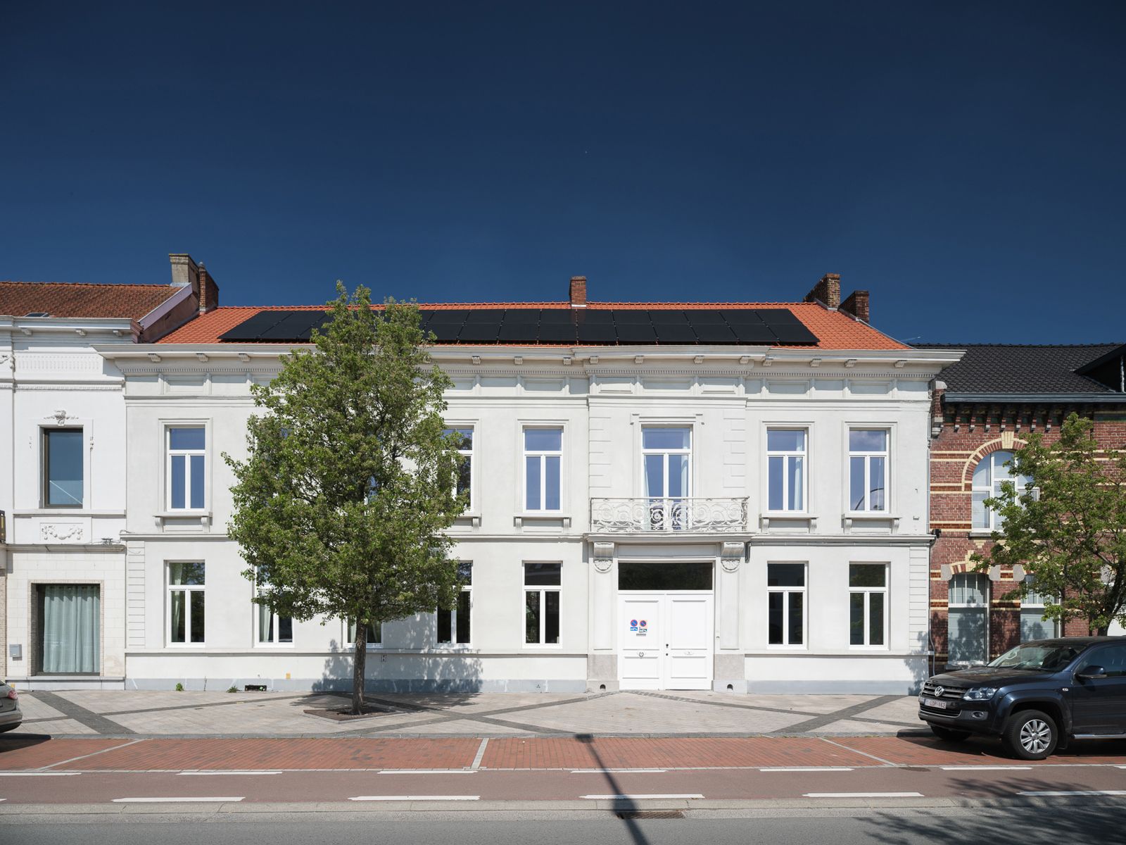 Karaktervolle woning met prachtige tuin in centrum Ronse! foto {{pictureIndex}}