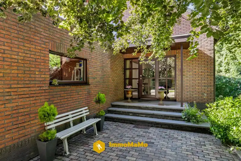 HUIS MET 5 SLAAPKAMERS EN DUBBELE GARAGE TE KOOP IN WACHTEBEKE foto 3