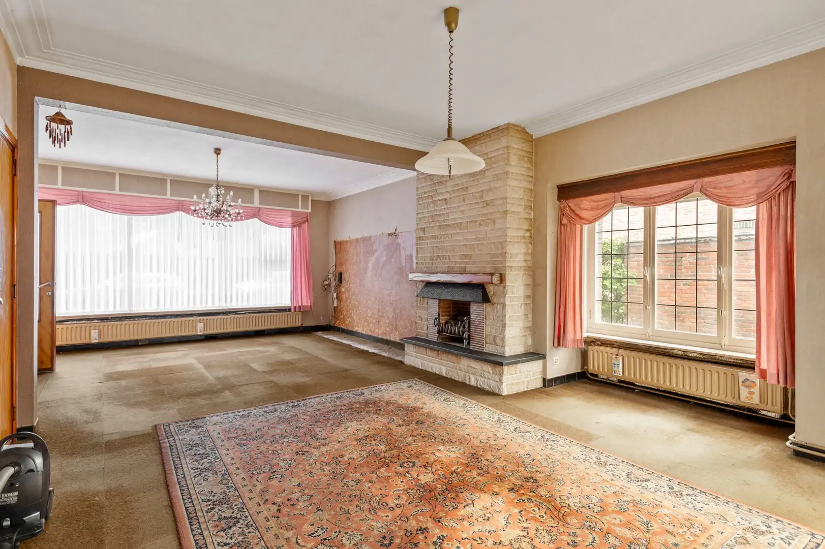Ruime woning op uitzonderlijk perceel van 1.081 m² foto 2