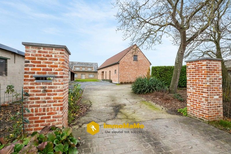 Polyvalente kantoor- of praktijkruimte te huur in Beervelde foto {{pictureIndex}}