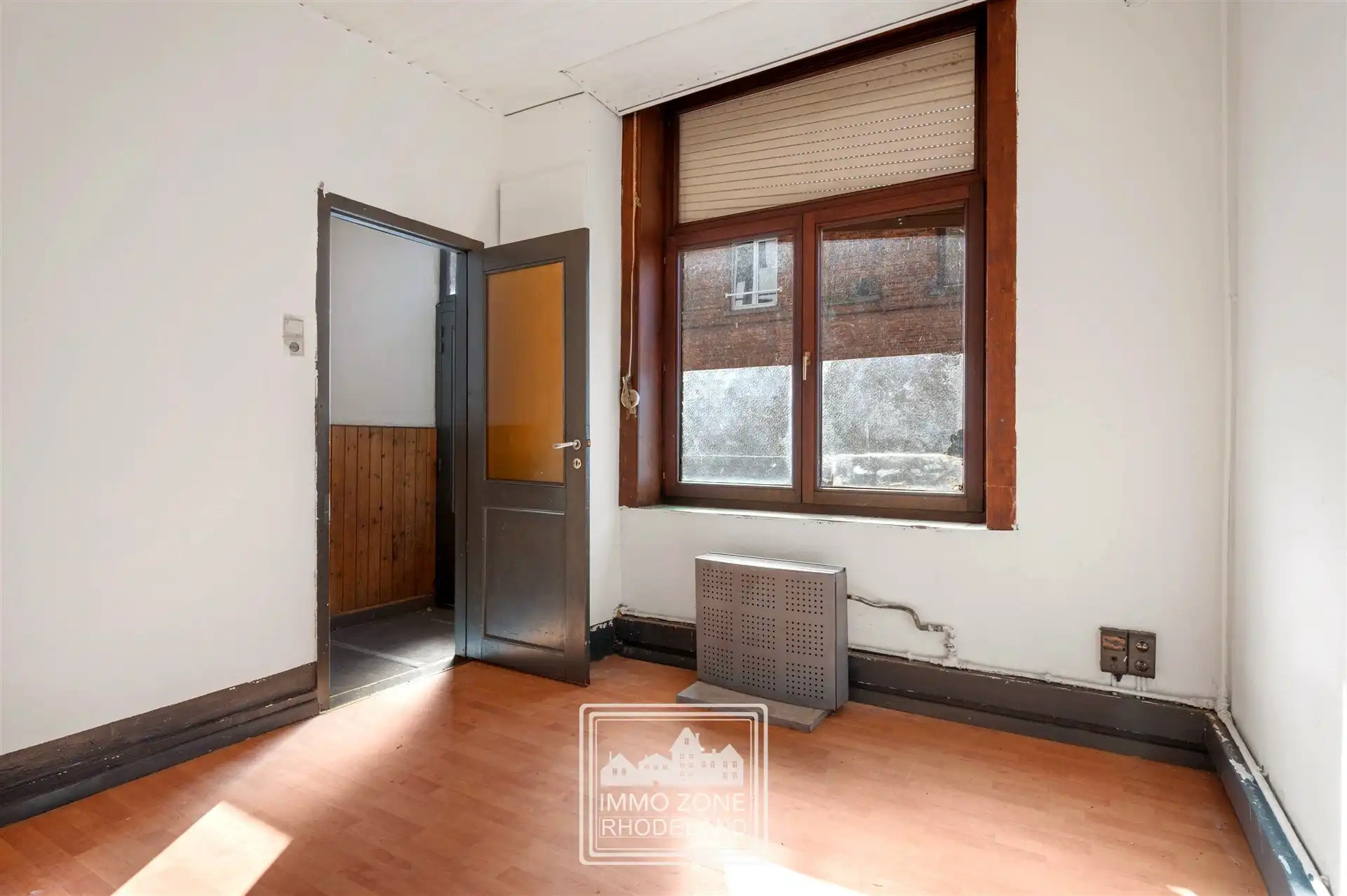 Gunstig gelegen te renoveren woning met veel potentieel foto 4